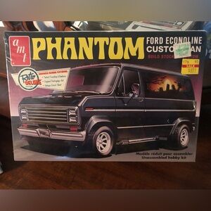 AMT Model Kit - Retro Deluxe Edition! 
Ford Custom Van!
Phantom!
New n Box!